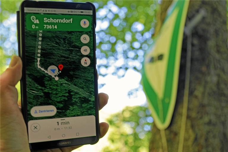 Die Karten-App des Smartphones weist den Weg: Die GPS-Koordinaten für die nächste Station erhält man, wenn man auf die Lösung der Vorgängeraufgabe gekommen ist. Foto: A. Palmizi