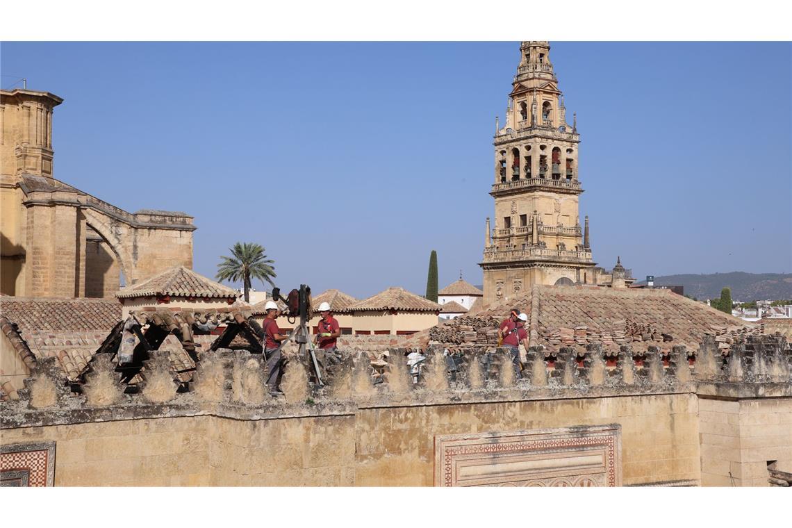 Die Kathedrale ist eine der größten Touristenattraktionen Spaniens.