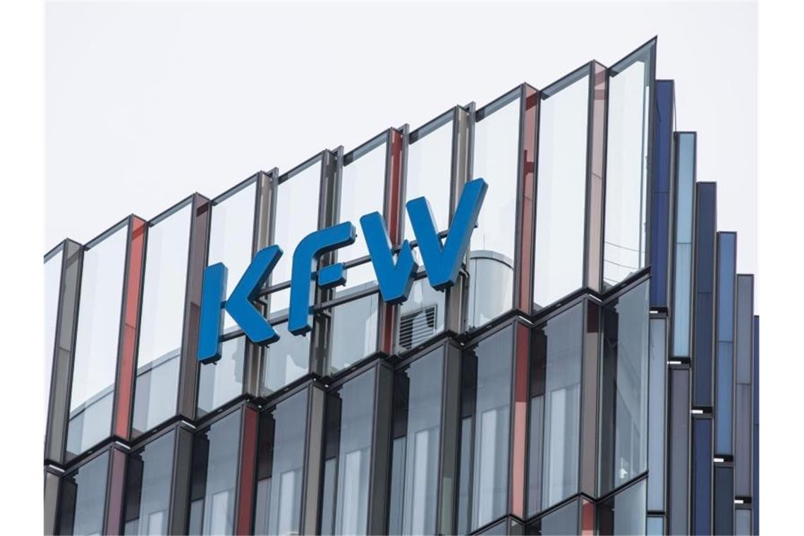 Die KfW übernimmt bei Schnellkrediten für Unternehmen künftig das volle Ausfallrisiko. Foto: Frank Rumpenhorst/dpa