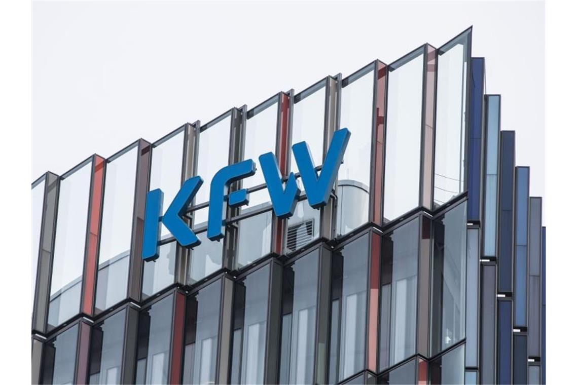 EU-Kommission genehmigt ausgeweitetes Kreditprogramm Die KfW übernimmt bei Schnellkrediten für Unternehmen künftig das volle Ausfallrisiko. Foto: Frank Rumpenhorst/dpa