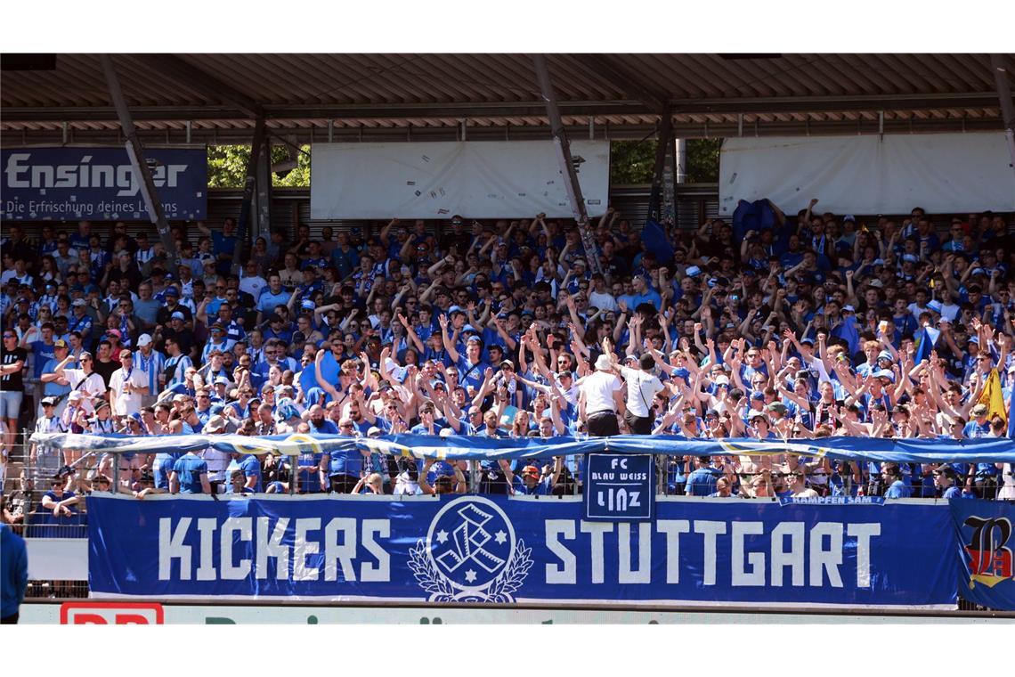 Die Kickers-Fans in freudiger Erwartung.