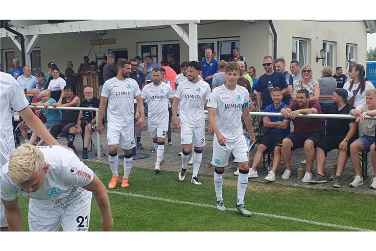 Die Kickers spielten gegen Aubstadt ganz in Weiß.            Foto: SVK/Zinser.