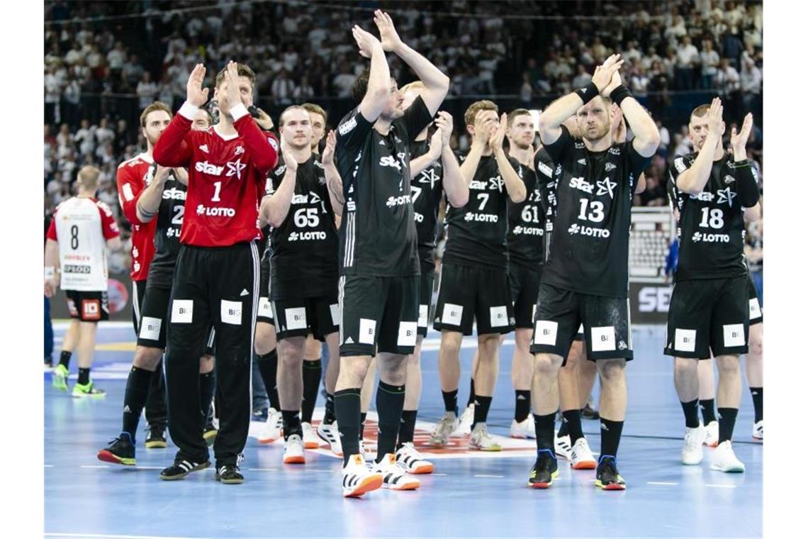 Die Kieler Handballer feiern den Einzug ins EHF-Pokalfinale. Foto: Frank Molter
