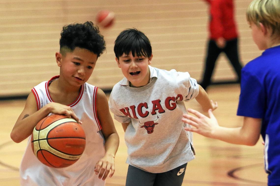Die Kinder und Jugendlichen waren beim Late-Night-Basketball der TSG Backnang mit viel Spaß und Eifer bei der Sache. Foto: Alexander Hornauer