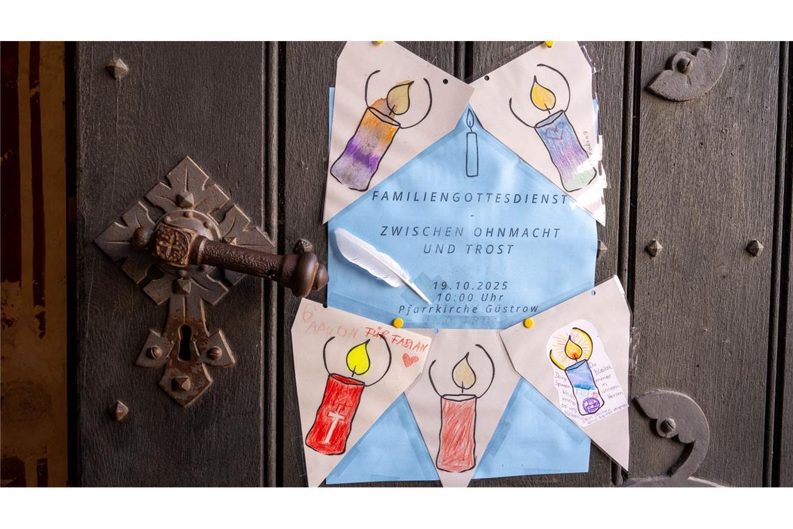 Kein Verdächtiger im Fall Fabian: Druck auf Ermittler wächst Die Kirche hatte für Sonntag zu einem Familiengottesdienst im Gedenken an den getöteten Fabian eingeladen.
