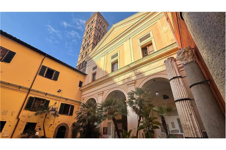 Die Kirche San Silvestro in Capite: Der Bau aus dem achten Jahrhundert ist die letzte Ruhestätte eines bedeutenden Papstes, der bis heute wirkt: Papst Silvester I..