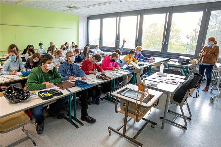 Die Klassenzimmer sind – wie im Gymnasium in der Taus – überall voll besetzt, bei vielen Lehrern ein Grund zur Diskussion. Archivfoto: A. Becher