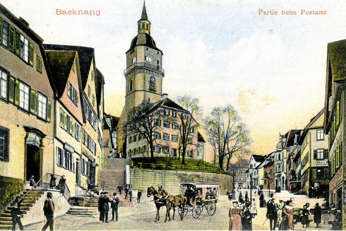 Erstes Postamt eröffnete im Jahr 1807 Die kolorierte Ansichtskarte mit dem Postamt in der Alten Vogtei (links) ist um 1900 entstanden. Repros: P. Wolf