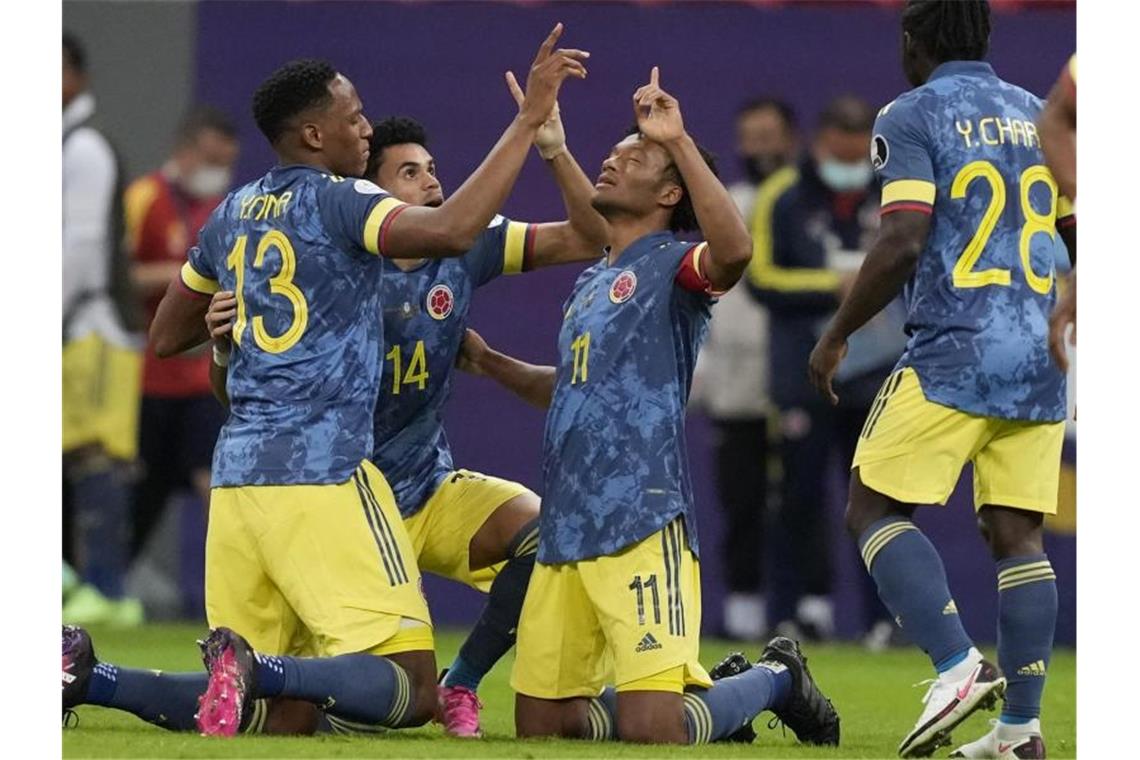 Die Kolumbianer feiern den Sieg im Spiel um Platz 3 gegen Peru bei der Copa América. Foto: Eraldo Peres/AP/dpa