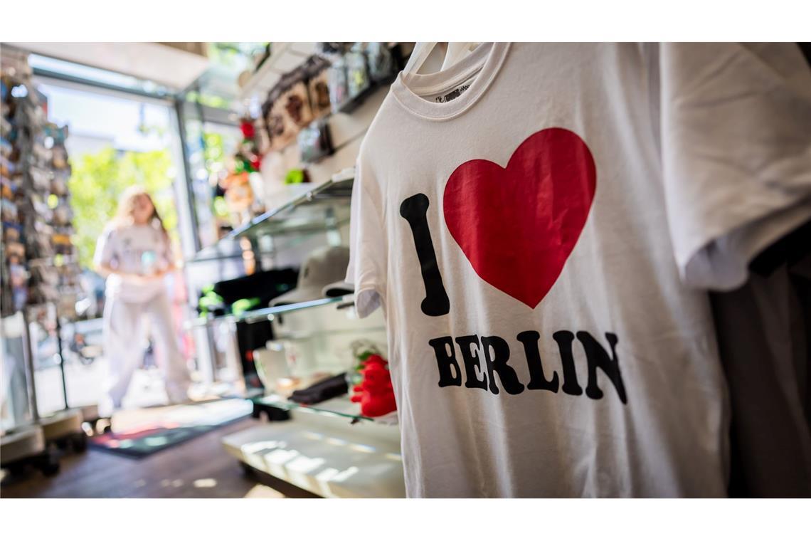 EU-Gericht: Kein Schutz für "I love"-Design auf Kleidung Die Kombination aus "I" und einem Herz ist auf vielen T-Shirts zu finden.