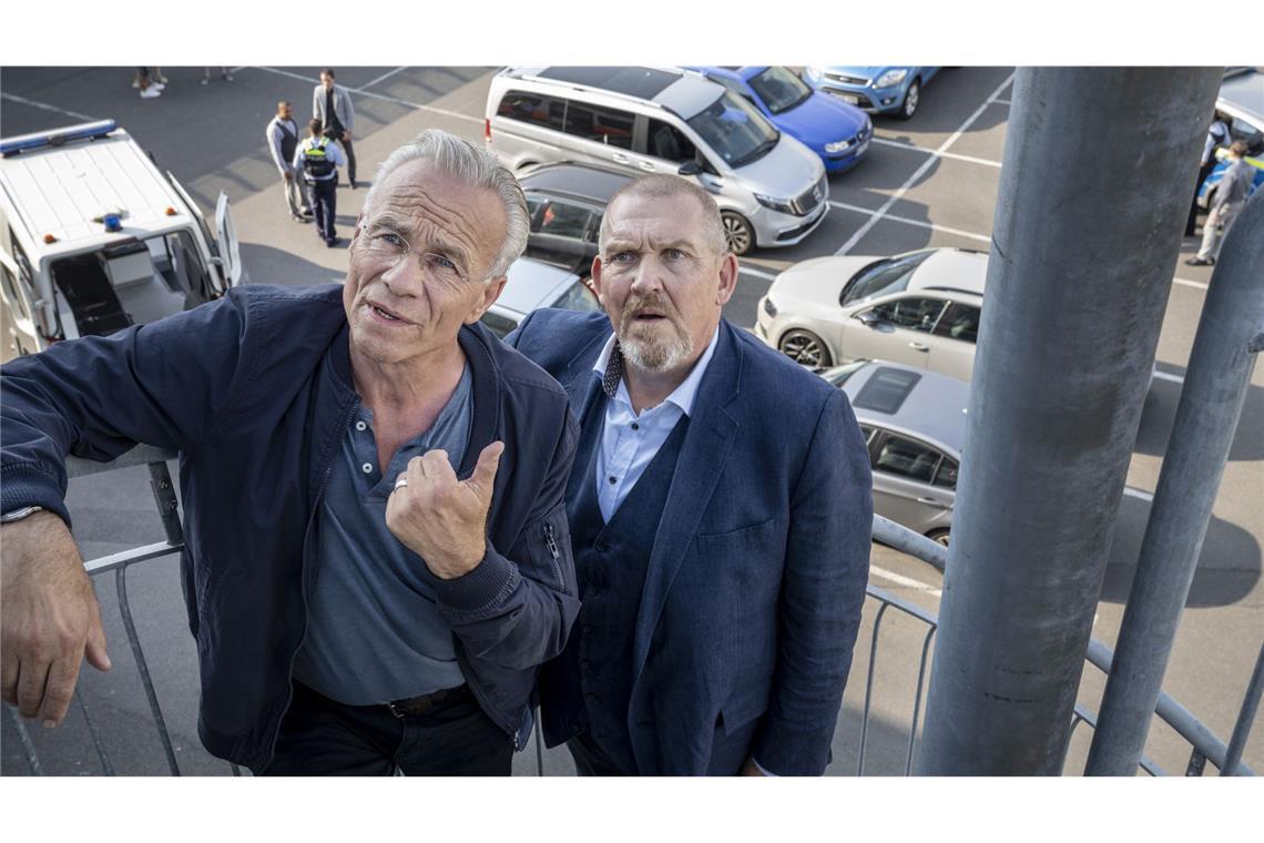 Die Kommissare Max Ballauf (Klaus J. Behrendt) und Freddy Schenk (Dietmar Bär, re.) ermitteln eigentlich im Fall eines erschlagenen Verbraucheranwalts. Die Spur führt sie allerdings schneller als gedacht zur Investmentfirma Concreta.