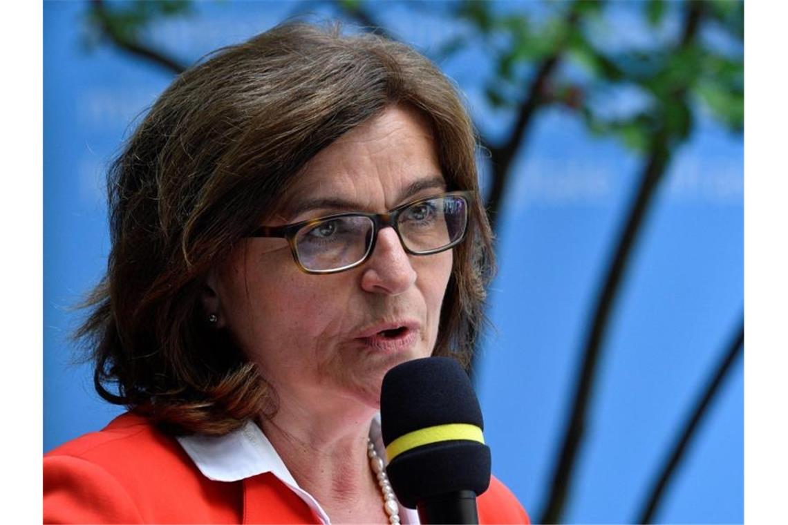 Corona-Krise: Historischer Einbruch bei der Gewerbesteuer „Die kommunalen Haushalte werden am Ende des Jahres so hohe Einbußen erleiden, wie wir sie noch nicht erlebt haben“, sagt die stellvertretende Hauptgeschäftsführerin des Deutschen Städtetages, Verena Göppert. Foto: John Macdougall/AFP Pool/dpa
