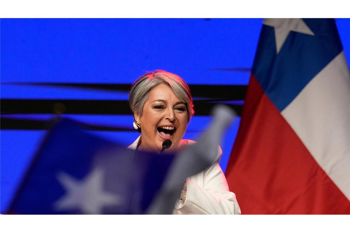 Die Kommunistin Jara hat die erste Wahlrunde knapp gewonnen.