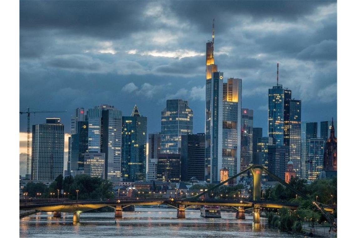 Die Konjunktur in Deutschland wird nach Einschätzung der Volkswirte der privaten Banken infolge der Coronakrise in diesem Jahr massiv einbrechen. Foto: Boris Roessler/dpa