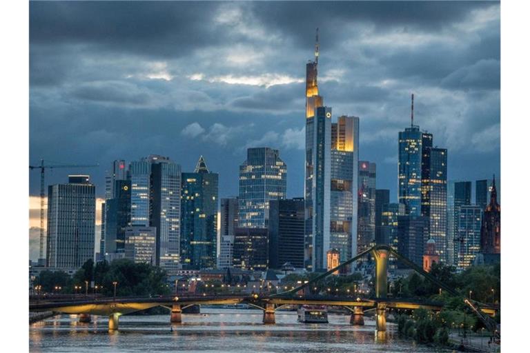Die Konjunktur in Deutschland wird nach Einschätzung der Volkswirte der privaten Banken infolge der Coronakrise in diesem Jahr massiv einbrechen. Foto: Boris Roessler/dpa