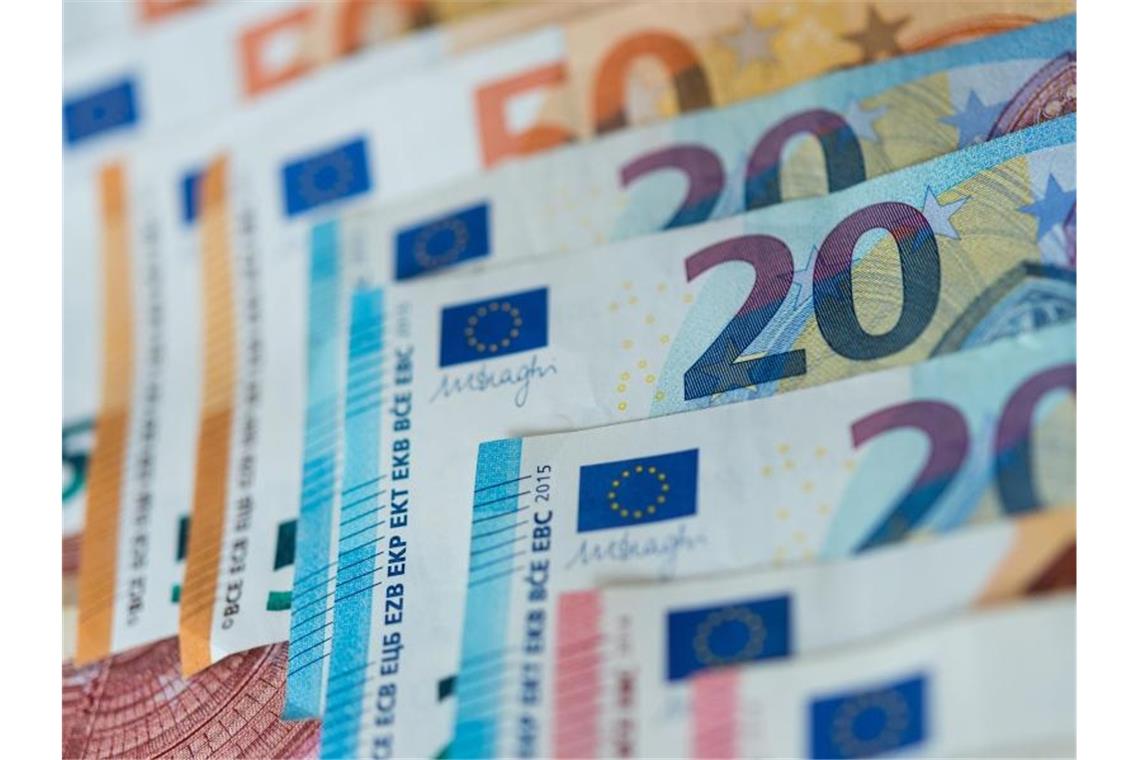 Corona-Krise lässt Steuereinnahmen des Staates einbrechen „Die konjunkturellen Auswirkungen der Corona-Krise sowie die aufgrund dieser Krise umgesetzten steuerlichen Maßnahmen belasteten weiterhin das Steueraufkommen signifikant“, heißt es im Monatsbericht des Bundesfinanzministeriums. Foto: Monika Skolimowska/dpa-Zentralbild/dpa