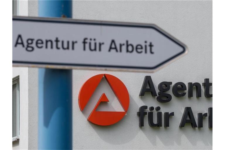 Die Kosten der Arbeitslosigkeit waren zuletzt in der Corona-Pandemie wieder deutlich gestiegen. Foto: Hendrik Schmidt/dpa-Zentralbild/dpa