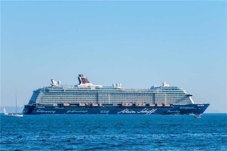 Die Kreuzfahrtschiffe "Mein Schiff 4" und "Mein Schiff 5" sitzen weiterhin im Persischen Golf fest. Erfahren Sie mehr über die aktuelle Position der Schiffe und die Auswirkungen auf geplante Reisen.