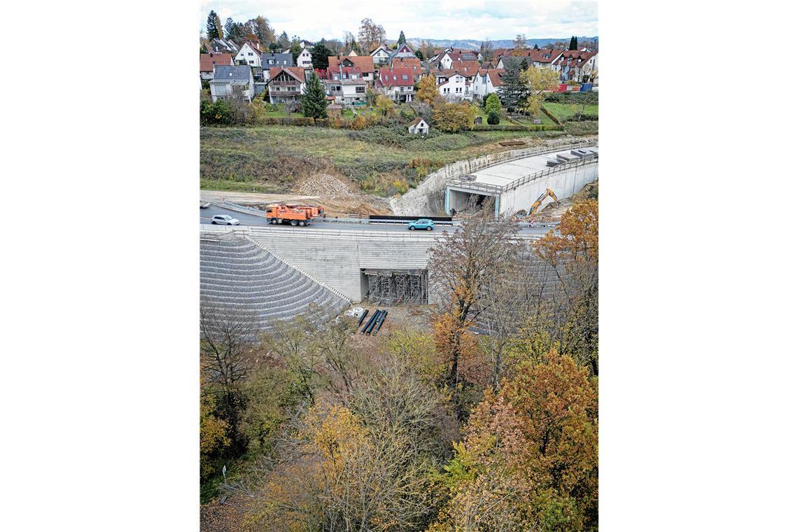 Die künftige Schöntaler Straße und die B-14-Überfahrt. Baustellen B14, 4-spurige...
