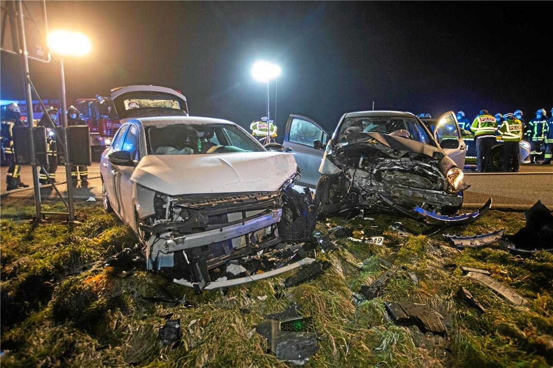 Schwerer Crash bei Leutenbach Die L1127 war wegen des Unfalls für über zwei Stunden voll gesperrt. Foto: 7aktuell.de/S. Adomat