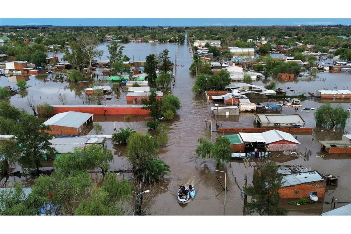 Unwetter in Argentinien: Schulkinder per Helikopter gerettet Die Lage im Norden der Provinz Buenos Aires ist nach drei Tagen Regen kritisch.