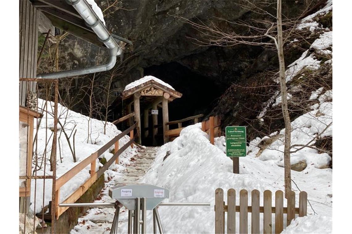 Eingeschlossene Forscher in Salzburger Höhle im Freien Die Lamprechtshöhle gehört zu den tiefsten Höhlen der Welt. Foto: Franz Neumayr/APA/dpa