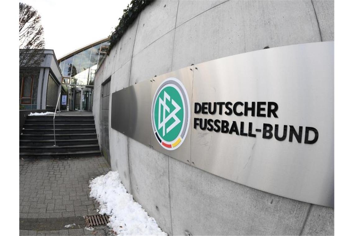 Die Landes- und Regionalverbände kritisieren den DFB. Foto: Arne Dedert/dpa