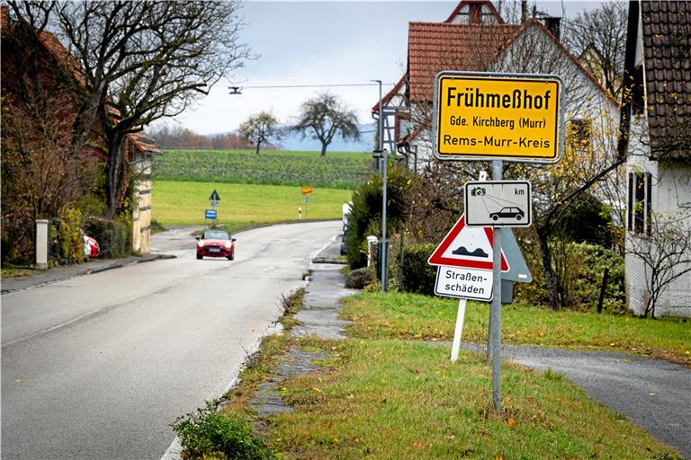 Die Landesstraße1124, die durch den Kirchberger Ortsteil Frühmeßhof führt, soll im nächsten Jahr saniert werden. Zuvor steht allerdings eine Sanierung maroder Kanäle an. Archivfoto: Alexander Becher