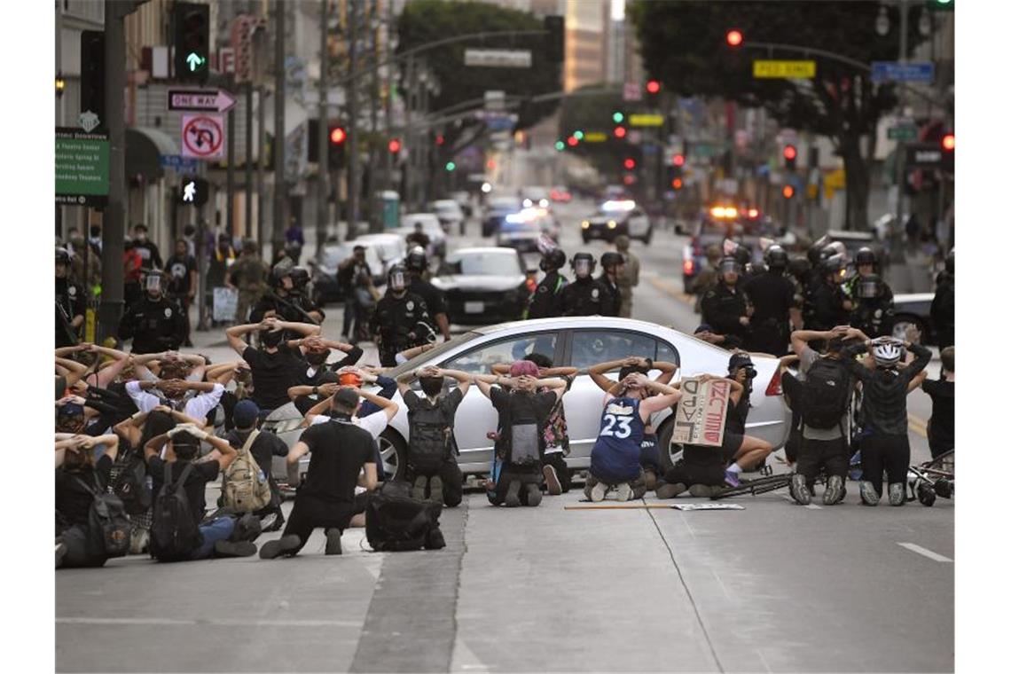 Die landesweiten Proteste nach dem gewaltsamen Tod von George Floyd reißen nicht ab. Foto: Mark J. Terrill/AP/dpa