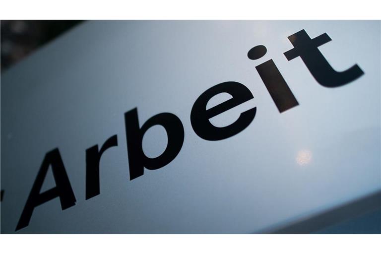 Die lange gute Entwicklung am Arbeitsmarkt in Deutschland hat für mehr reguläre Arbeitsverhältnisse gesorgt.