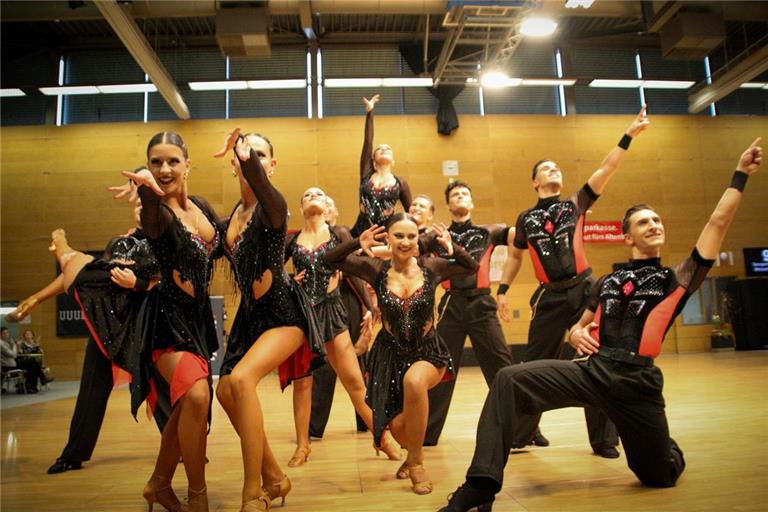 Die Lateinformation des Tanzsportzentrums Weissacher Tal führt derzeit die Tabelle der 2.Bundesliga Süd souverän an. Foto: TSZW