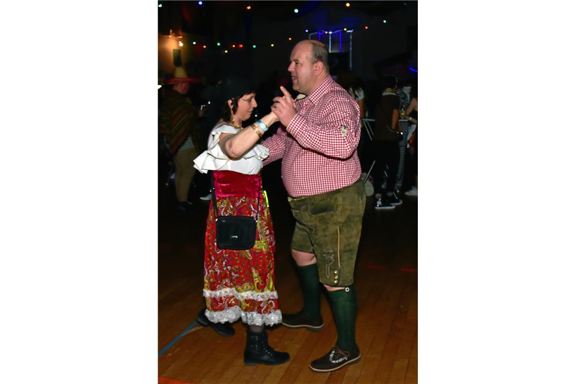Die legendäre Blau-Weiß-Party des TV Sulzbach/Murr in der Festhalle. Eine ausgel...