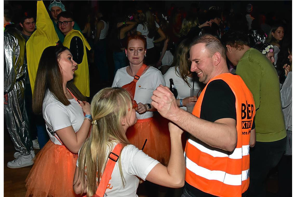 Die legendäre Blau-Weiß-Party des TV Sulzbach/Murr in der Festhalle. Eine ausgel...
