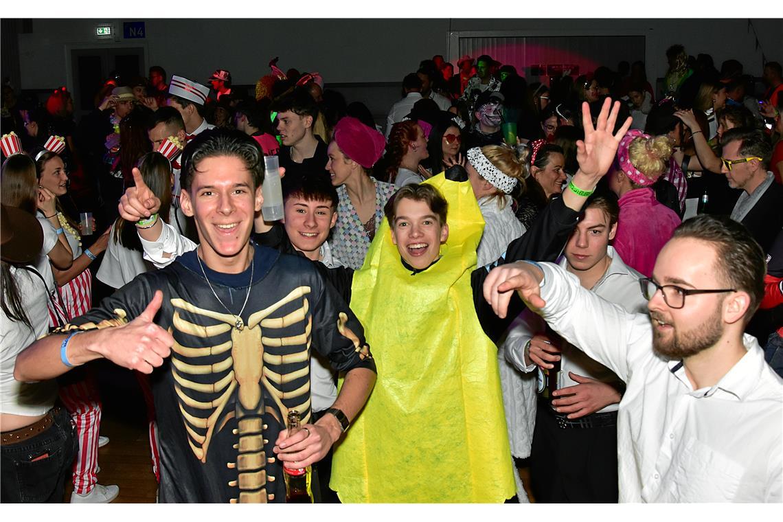 Die legendäre Blau-Weiß-Party des TV Sulzbach/Murr in der Festhalle. Eine ausgel...