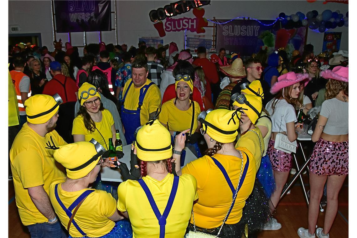 Die legendäre Blau-Weiß-Party des TV Sulzbach/Murr in der Festhalle. Eine ausgel...