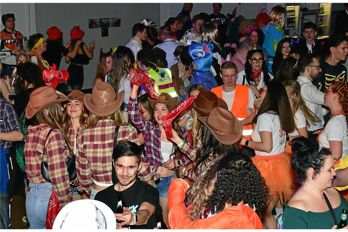Die legendäre Blau-Weiß-Party des TV Sulzbach/Murr in der Festhalle. Eine ausgel...