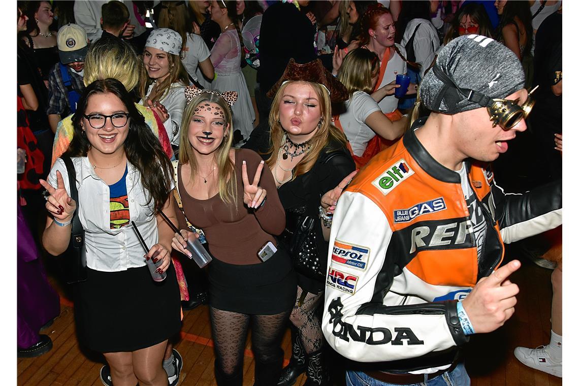 Die legendäre Blau-Weiß-Party des TV Sulzbach/Murr in der Festhalle. Eine ausgel...