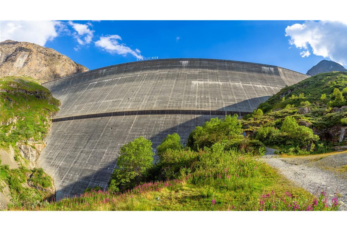 Die Leistung des größten Kraftwerks der Stauanlage, Bieudron, entspricht ungefähr derjenigen eines AKW und kann innerhalb von nur drei Minuten dem Netz zur Verfügung gestellt werden.
