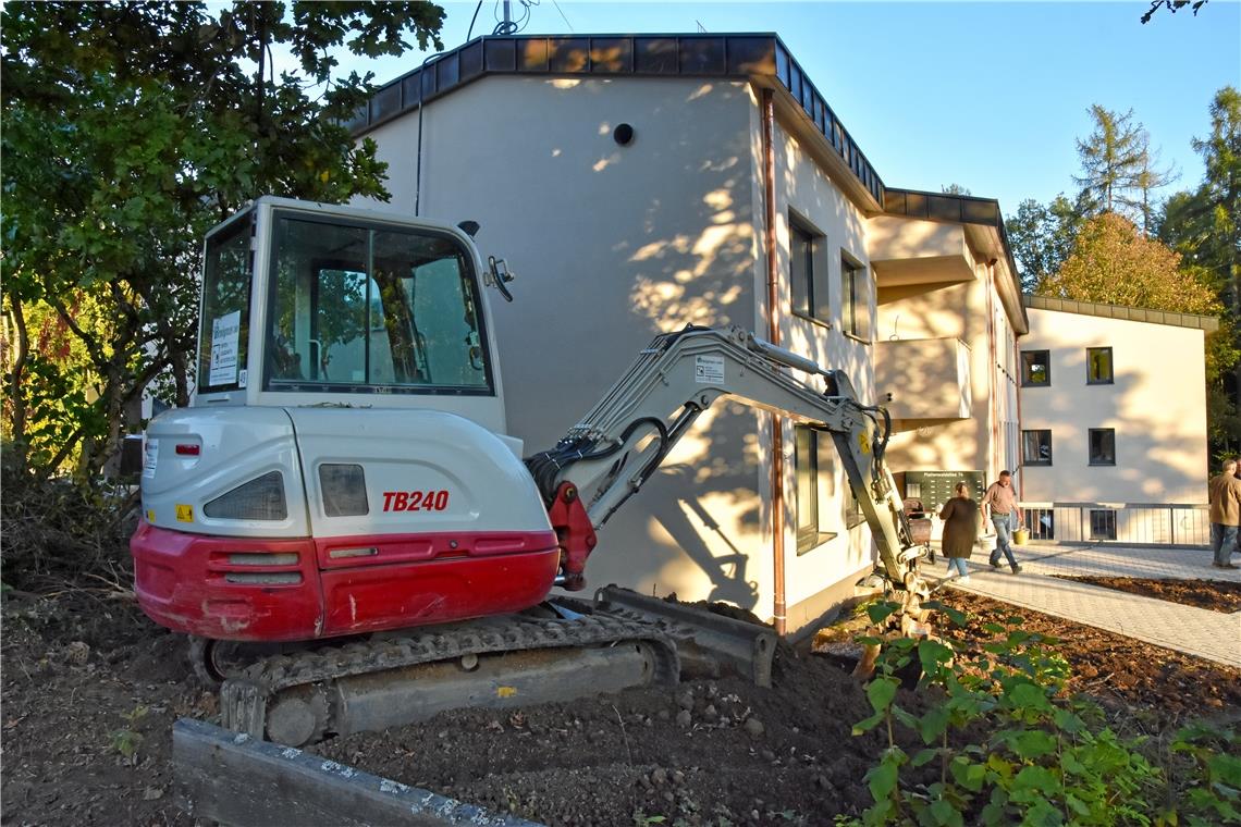 Die letzten Arbeiten im Haus werden in diesen Tagen abgeschlossen, die Außenanlagen werden danach noch angelegt.