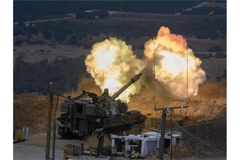 Die libanesische Schiitenmiliz Hisbollah hat von Israel besetztes Gebiet mit Raketen beschossen. Foto: Ayal Margolin/XinHua/dpa