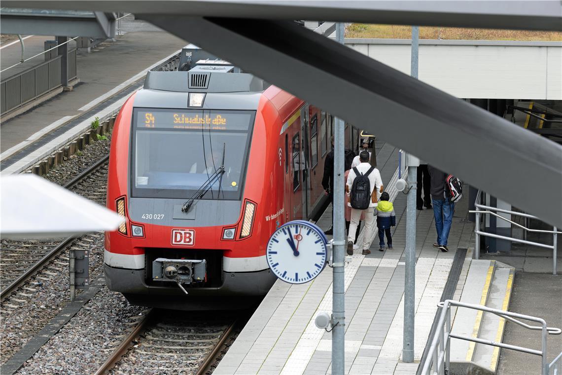 Bahnsperrung zwischen Backnang und Waiblingen Die Linie S4 ist von den Sperrungen nicht betroffen und wird im betreffenden Zeitraum sicherlich von mehr Fahrgästen in Anspruch genommen werden. Foto: Alexander Becher