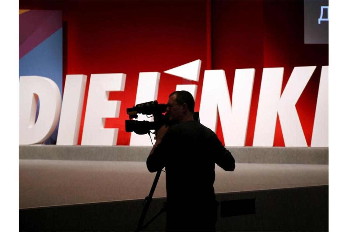 Linke-Parteitag: Steuern, Osten und Wagenknecht Die Linke startet in einen zweitägigen Online-Parteitag. Foto: Oliver Berg/dpa