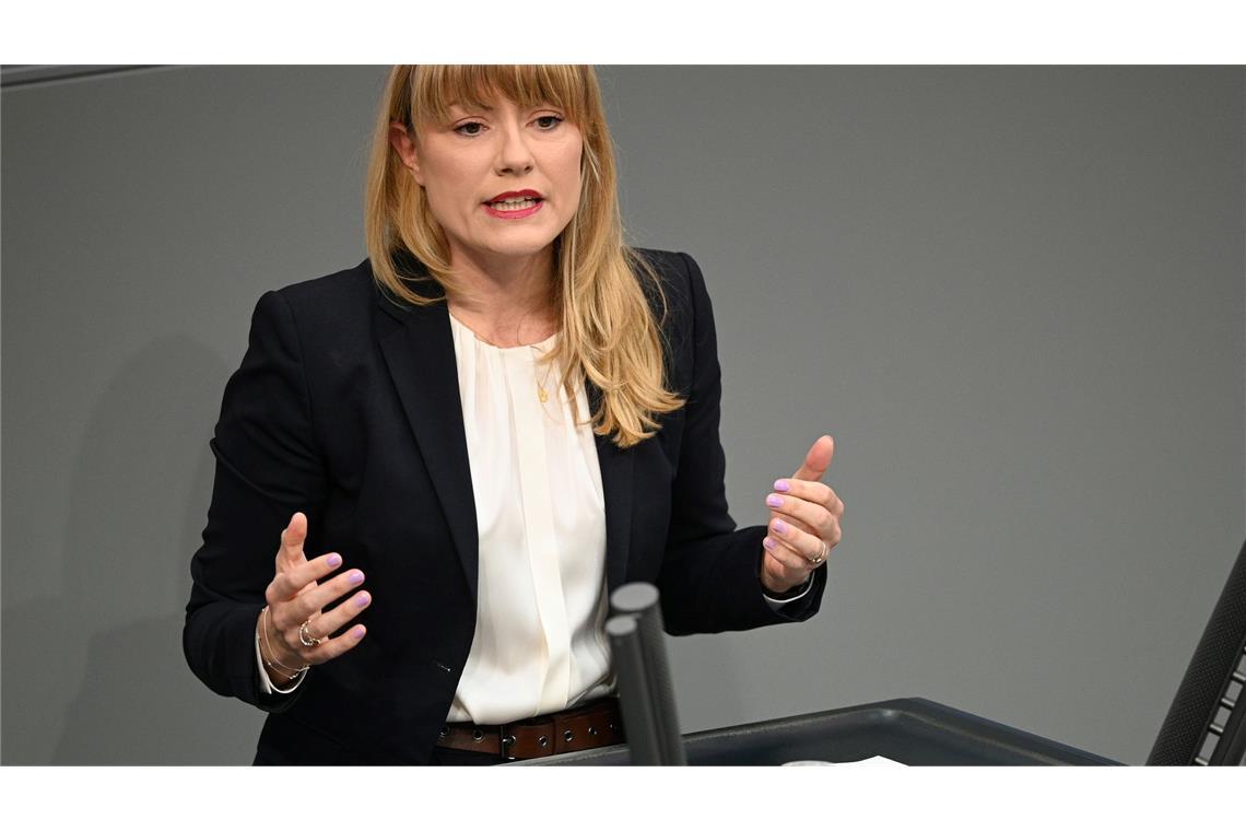 Die Linken-Abgeordnete Clara Bünger warnt davor, die Frage zu ignorieren. (Archivbild)