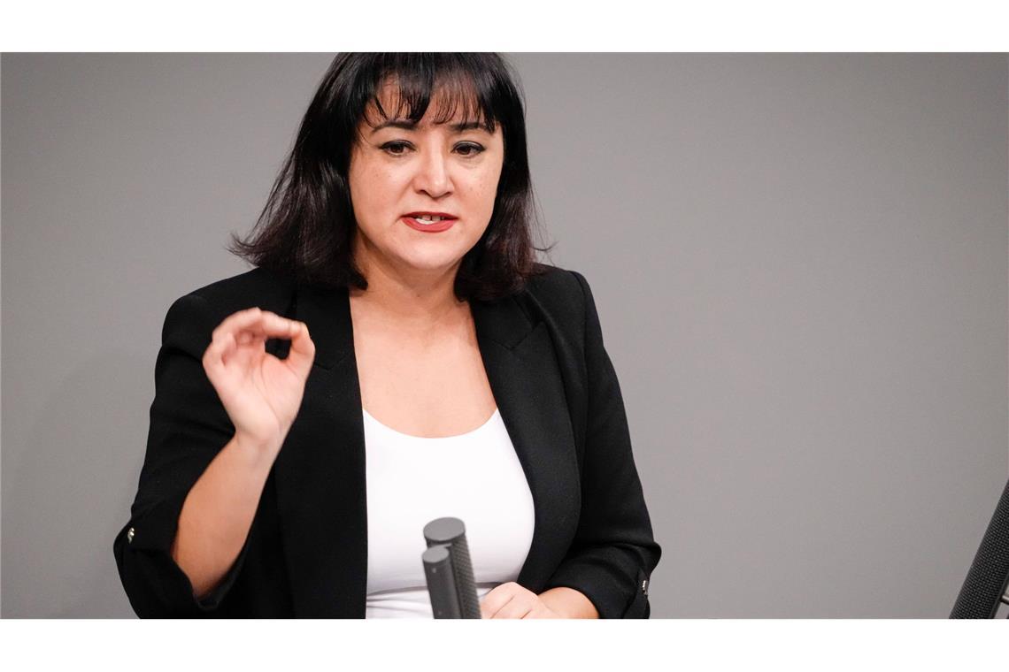 Fall Akbulut: Polizeigewerkschaft fordert Aufklärung im Bundestag Die Linken-Politikerin Gökay Akbulut bleibt bei ihrer Darstellung.