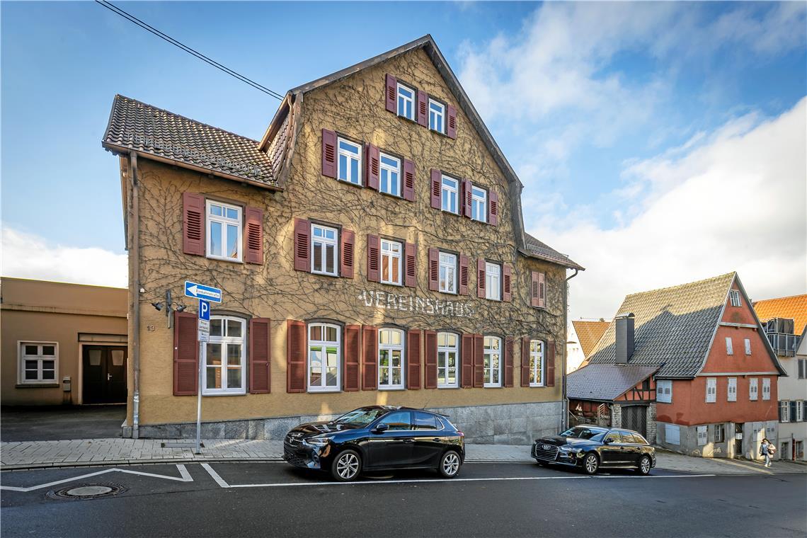 Die Liste, was alles aus energetischen Gründen beim Vereinshaus gemacht werden sollte, ist lang: Dach, Fassade, Fenster. Zudem Klappläden, Sonnenschutz,...Foto: Alexander Becher