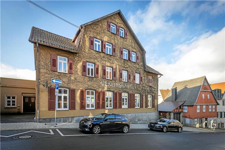 Die Liste, was alles aus energetischen Gründen beim Vereinshaus gemacht werden sollte, ist lang: Dach, Fassade, Fenster. Zudem Klappläden, Sonnenschutz,... Foto: Alexander Becher