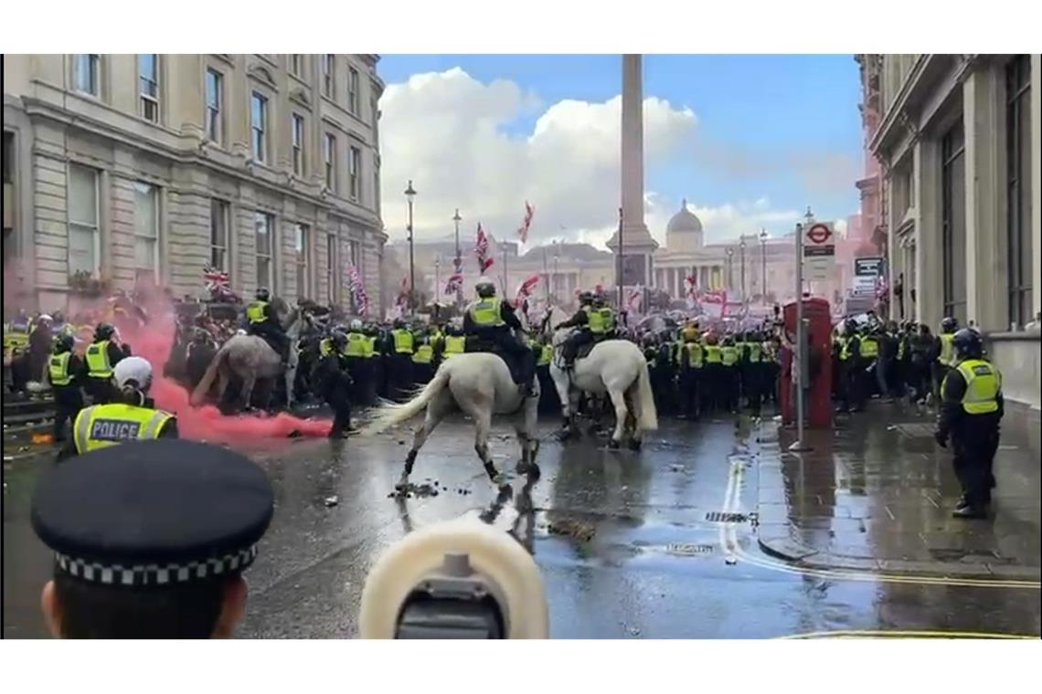 Die Londoner Met Police musste im Laufe des Nachmittags für Verstärkung sorgen.
