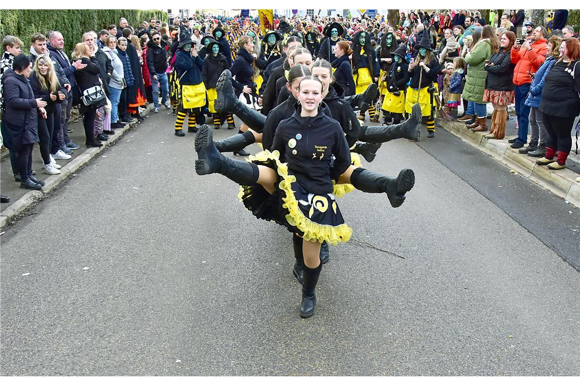 Die Lorcher Tanzgarde. Faschingsumzug in Althütte. SK