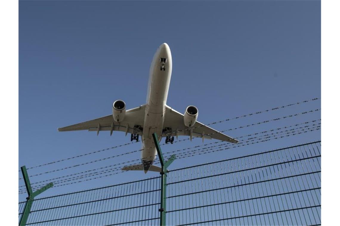 Buchungssystem-Anbieter sieht Lichtblick bei Flugbuchungen Die Luftfahrtbranche wurde von der Coronavirus-Pandemie hart getroffen - zu Beginn des Jahres hatten viele Länder aufgrund wieder steigender Infektionszahlen erneut die Reisebeschränkungen verschärft. Foto: Boris Roessler/dpa