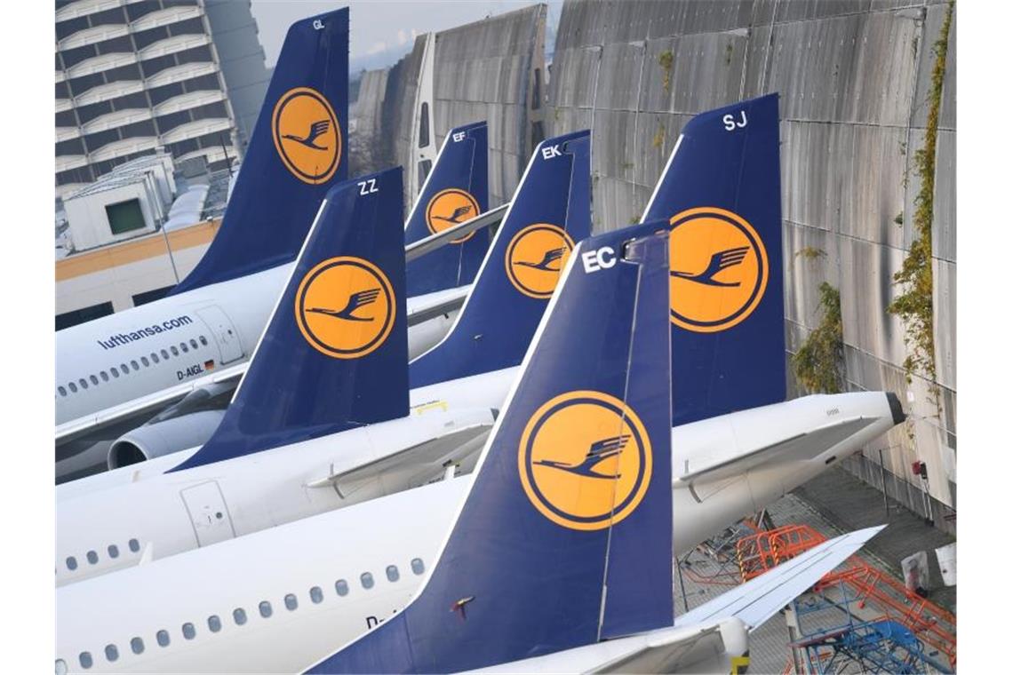 Erstes Halbjahr für Lufthansa schwierig - Umbau geplant? Die Lufthansa AG hatte schon im Juni mit einer Gewinnwarnung die Anleger geschockt und einen kräftigen Umbau der Direktflug-Tochter Eurowings angekündigt. Foto: Arne Dedert